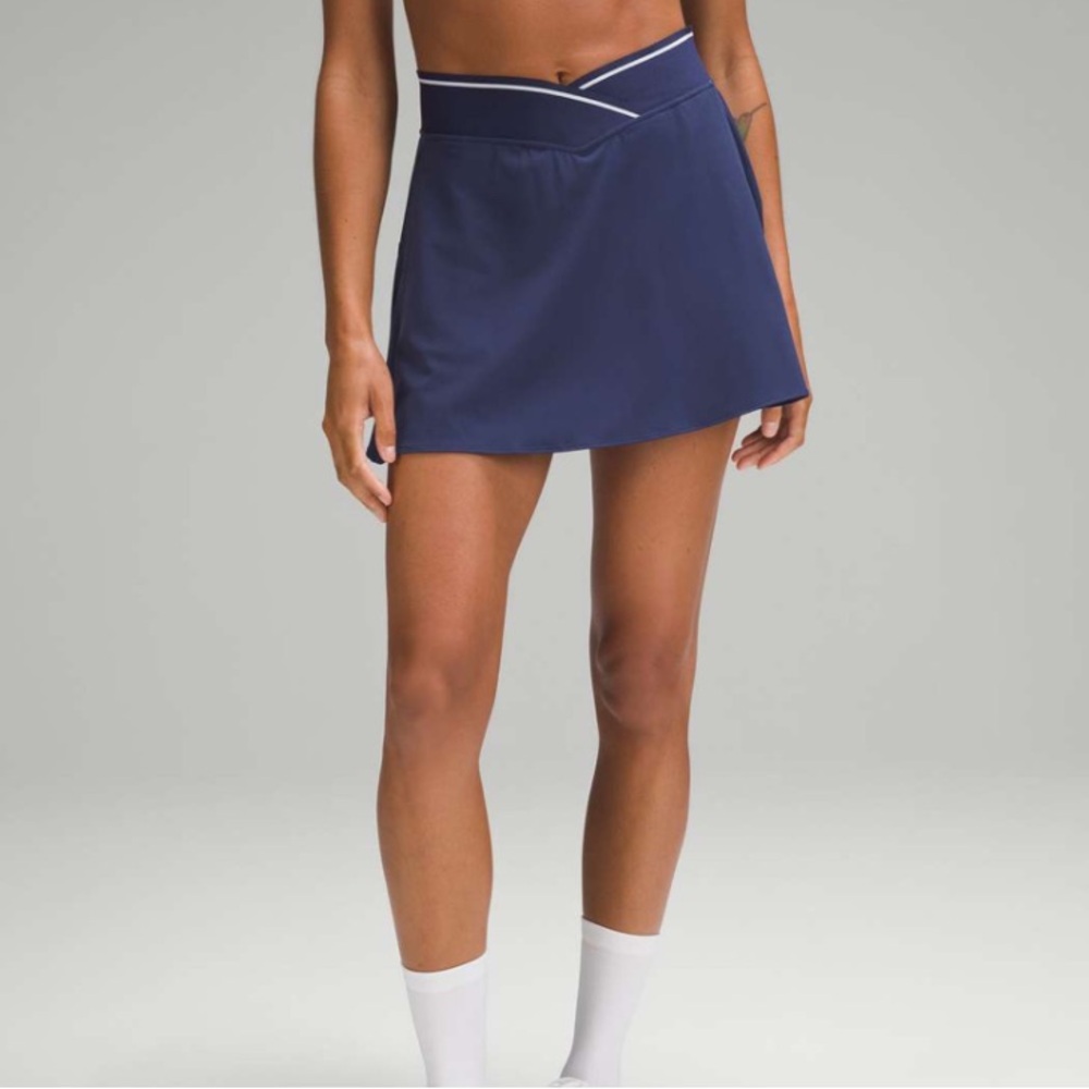 Lululemon V waist skirt